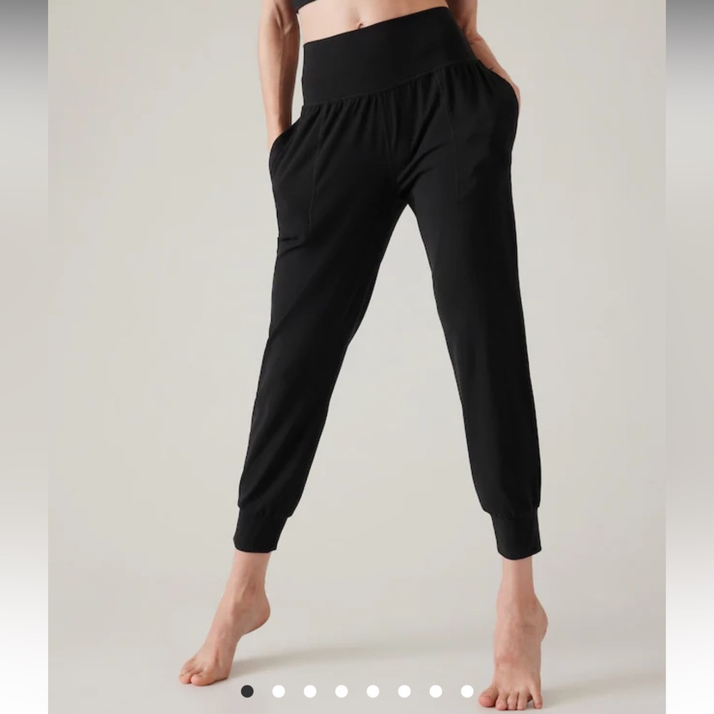 ATHLETA Salutation Jogger Black